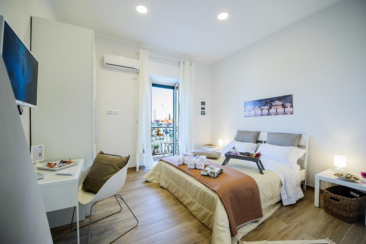 Margherita'S Apartment Salerno Exteriör bild