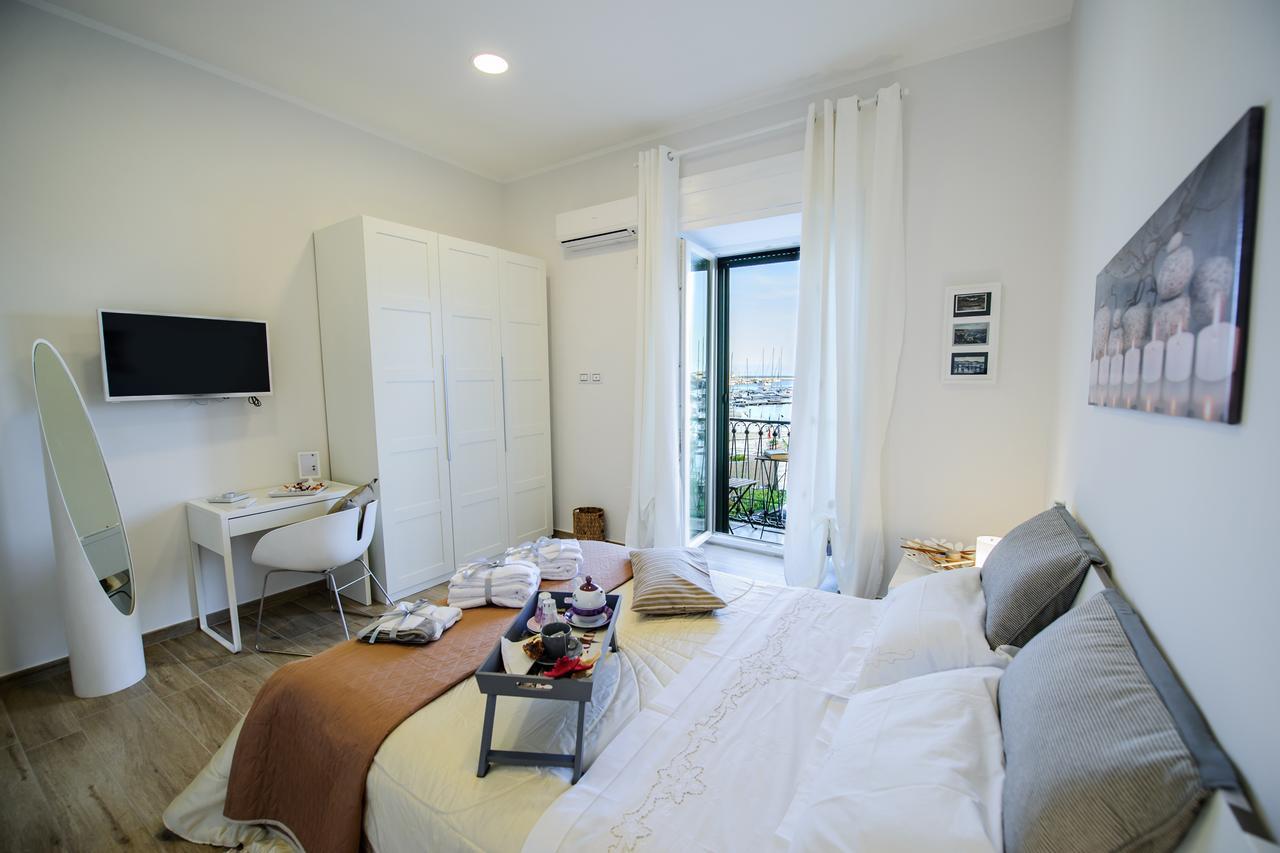 Margherita'S Apartment Salerno Exteriör bild