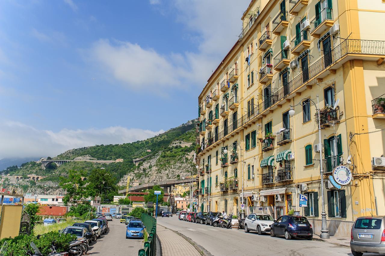 Margherita'S Apartment Salerno Exteriör bild